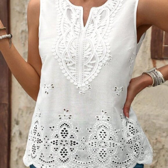 * NWT White Eyelet and Crochet Front EMERY ROSE Sleeveless Top Ladies Plus 5XL - Picture 3 of 6